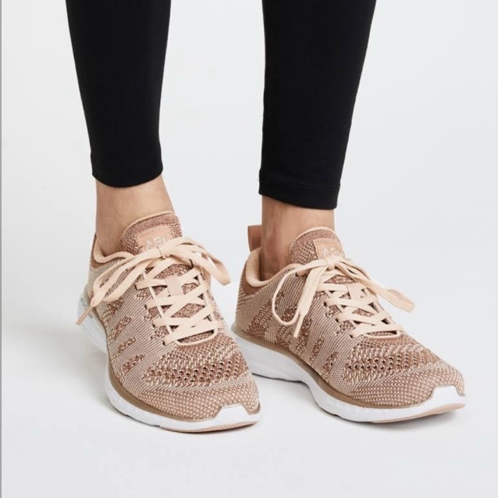 APL Techloom Pro Sneakers in rose gold